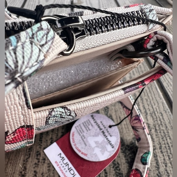 Mundi Crossbody Wallet Butterflies Summer Styling Accessories RIFD Protected - Picture 8 of 16